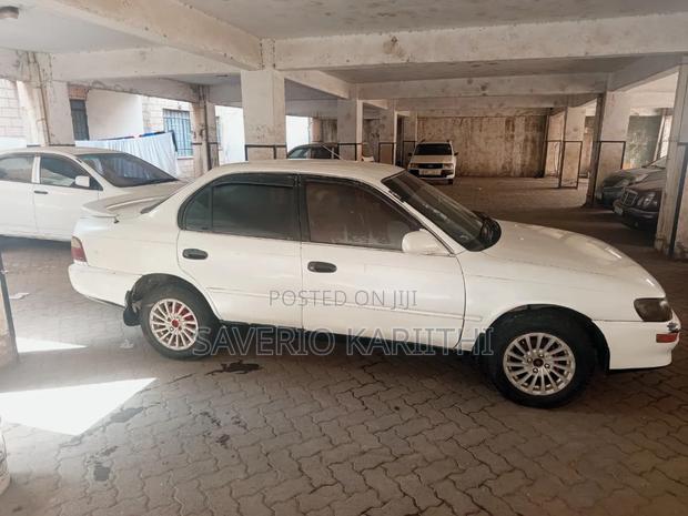 Toyota Corolla 1998 White