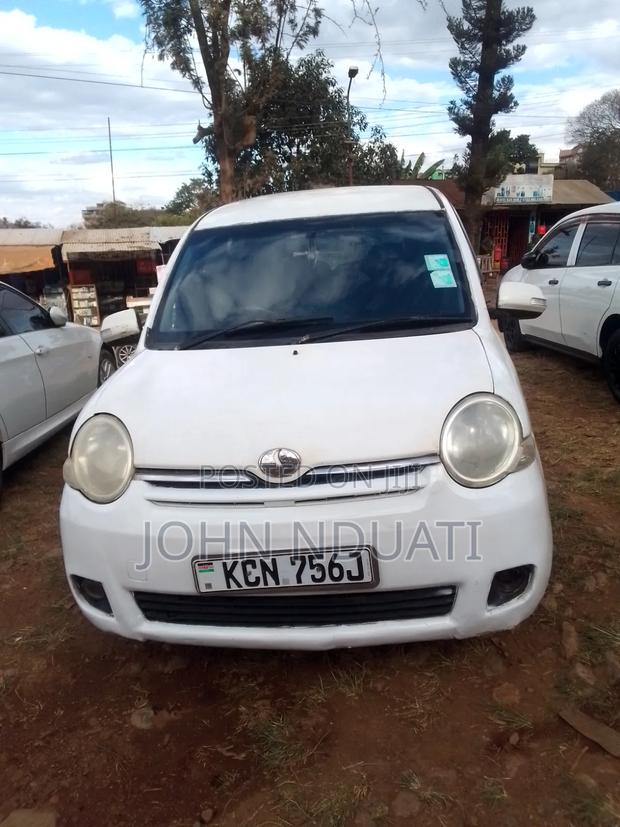 Toyota Sienta 2010 White