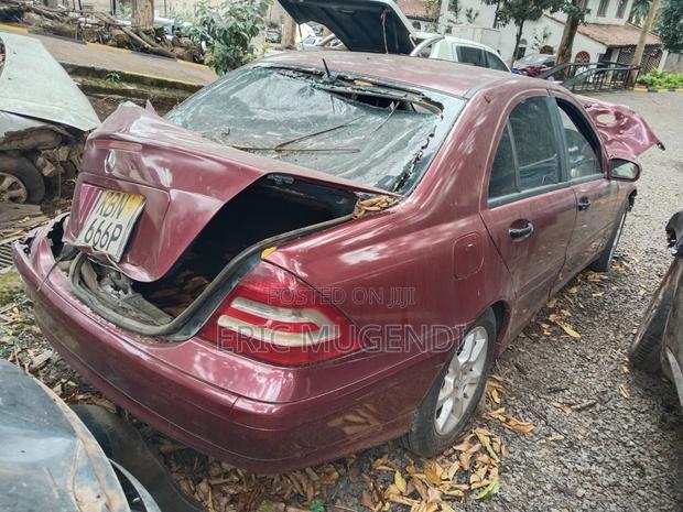 Mercedes-Benz C180 2003 Maroon