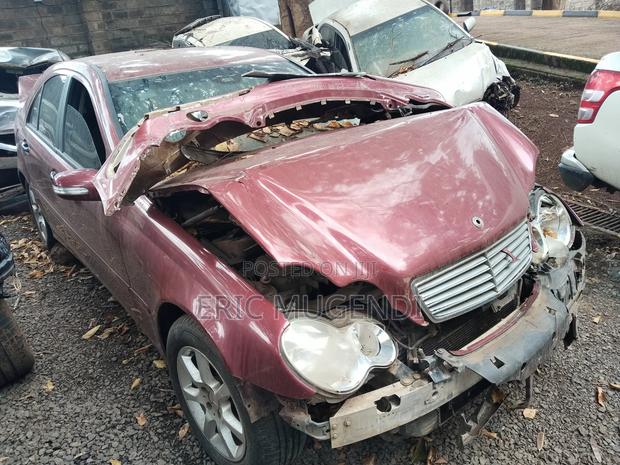 Mercedes-Benz C180 2003 Maroon