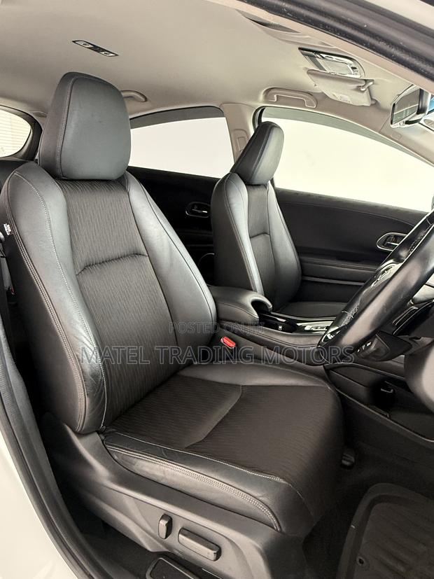 Honda Vezel 1.5 Hybrid 4WD 2019 White