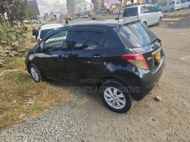 Toyota Vitz 2005 Blue