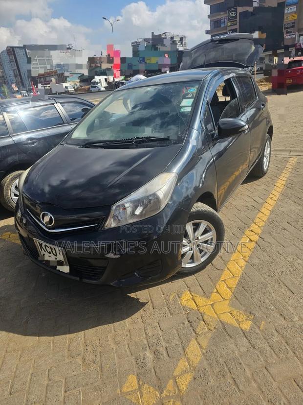 Toyota Vitz 2005 Blue