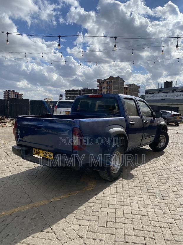 Isuzu D-MAX 2010 Blue