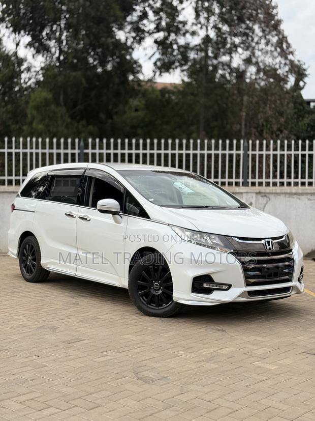 Honda Odyssey 2.0 Hybrid (8 seater) 2019 White