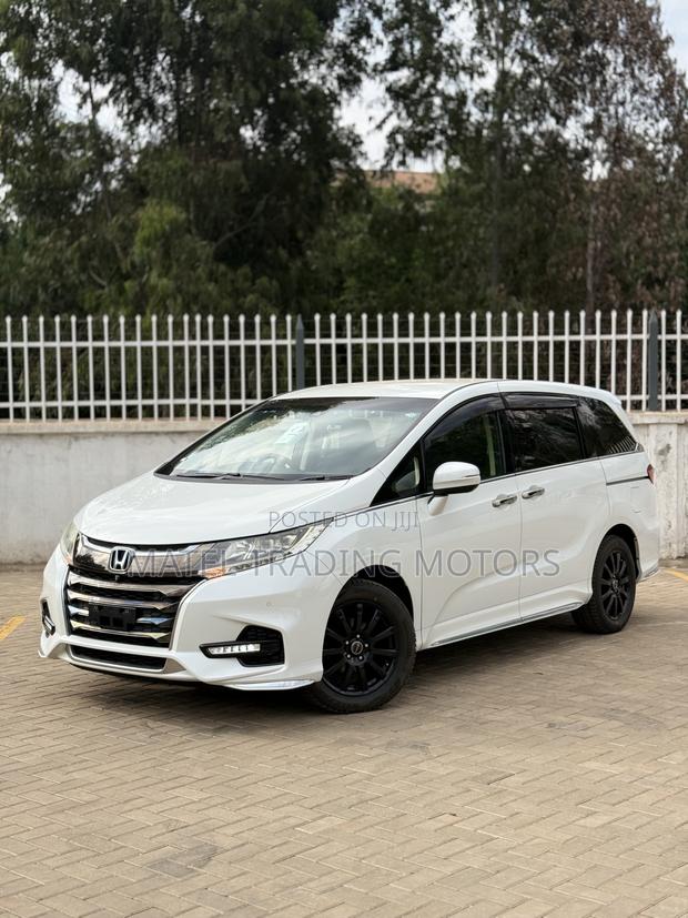 Honda Odyssey 2.0 Hybrid (8 seater) 2019 White
