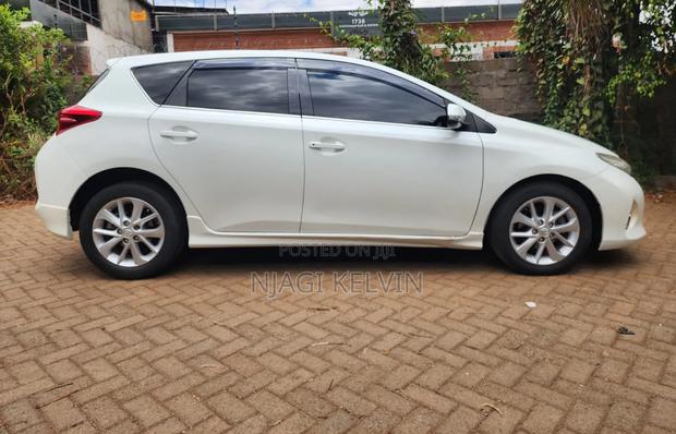 Toyota Auris 2012 White