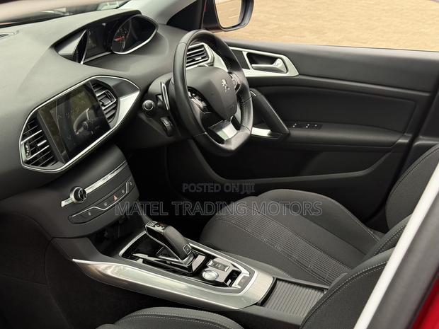 Peugeot 308 2019 Red