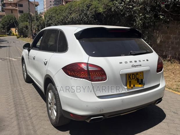 Porsche Cayenne 2013 White