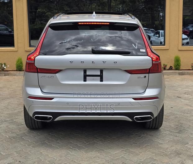 Volvo XC60 2021 Silver