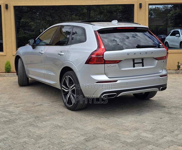 Volvo XC60 2021 Silver