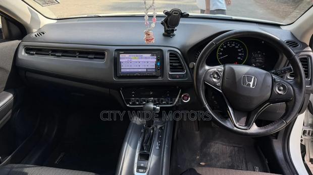 Honda Vezel 2016 White