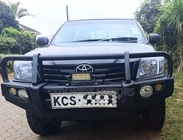 Toyota Hilux 2013 Black