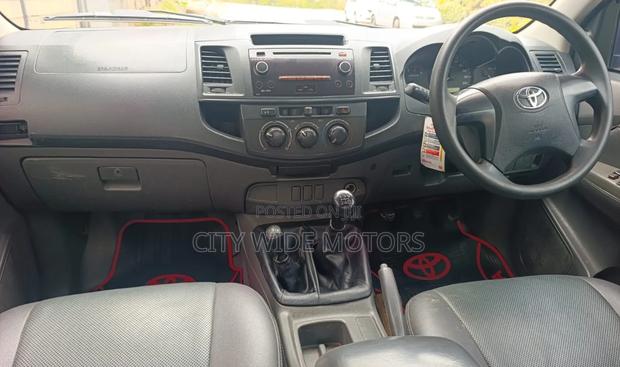 Toyota Hilux 2013 Black