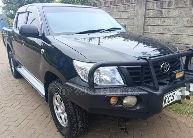 Toyota Hilux 2013 Black