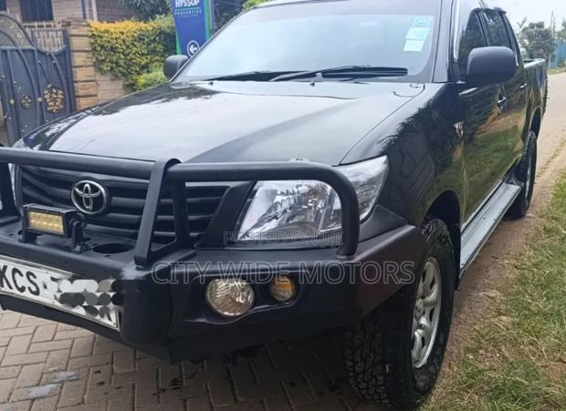 Toyota Hilux 2013 Black