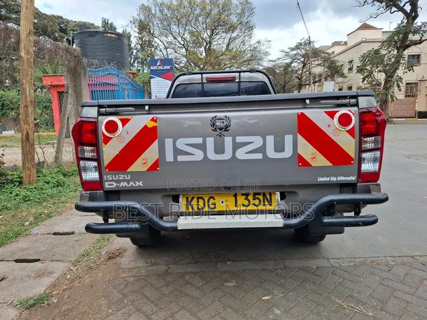 Isuzu D-MAX 2021 Brown