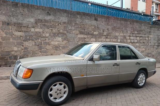 Mercedes-Benz 200E 1993 Brown