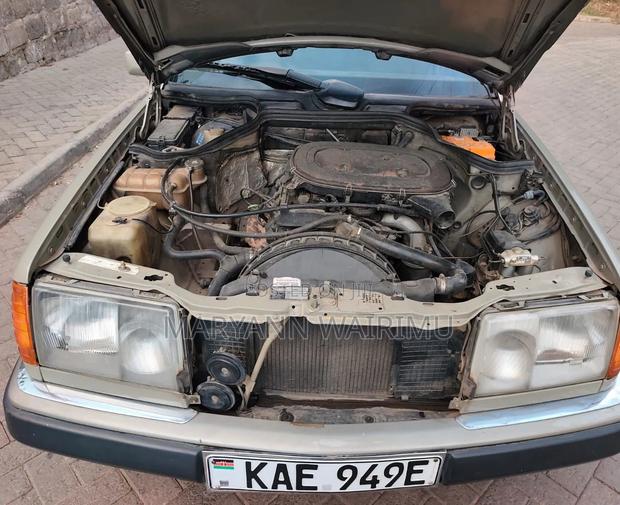 Mercedes-Benz 200E 1993 Brown