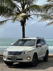 Toyota Vanguard 2013 White for sale