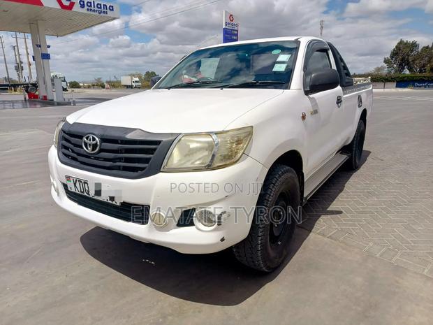 Toyota Hilux SR HI-RIDER 2015 White