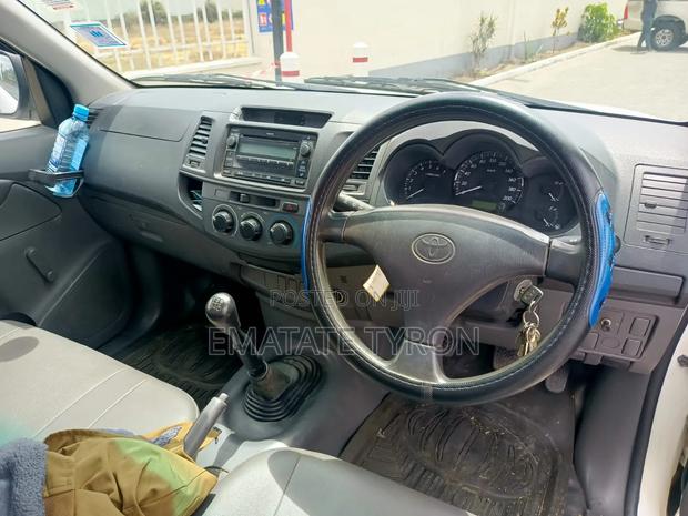 Toyota Hilux SR HI-RIDER 2015 White