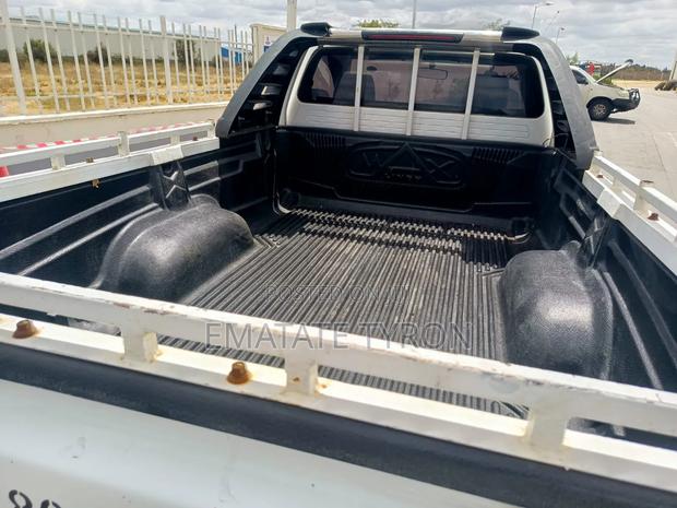 Toyota Hilux SR HI-RIDER 2015 White