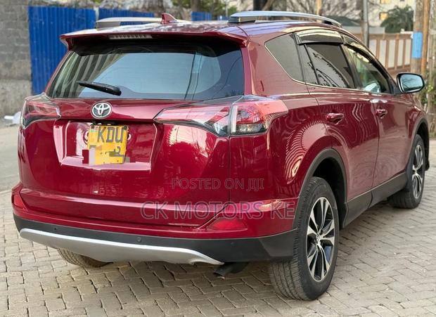 Toyota RAV4 2018 Red