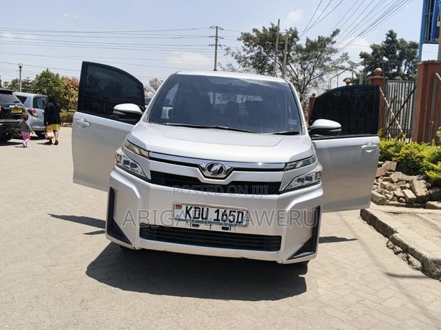 Toyota Voxy 2019 Silver