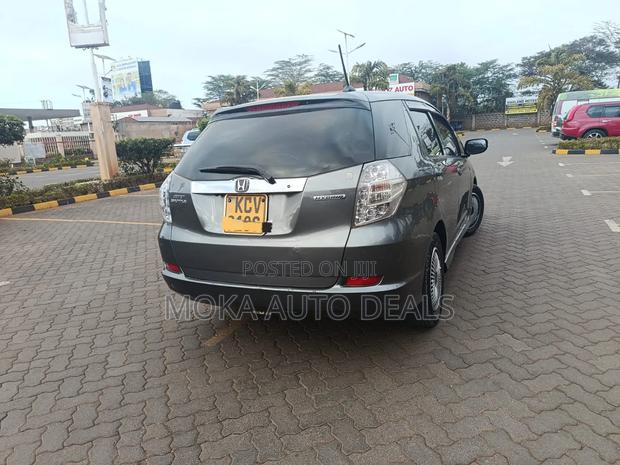 Honda Fit Shuttle 1.3 Hybrid 2WD 2012 Gray
