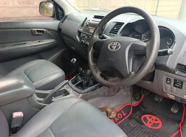 Toyota Hilux 2013 Black