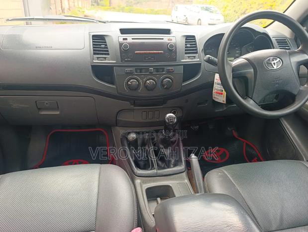 Toyota Hilux 2013 Black