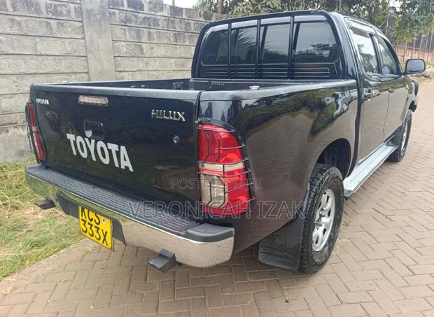 Toyota Hilux 2013 Black