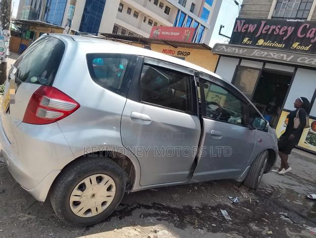 Honda Fit Automatic 2011 Silver