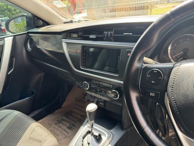 Toyota Auris 2012 Silver