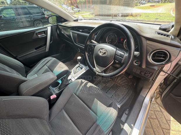Toyota Auris 2012 Silver
