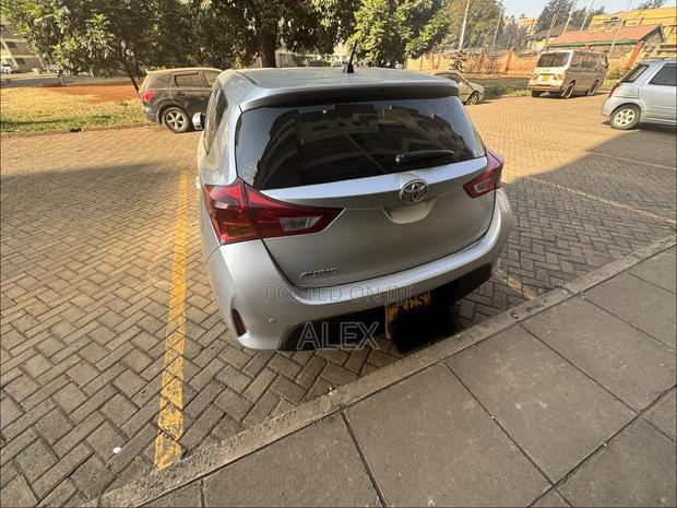 Toyota Auris 2012 Silver