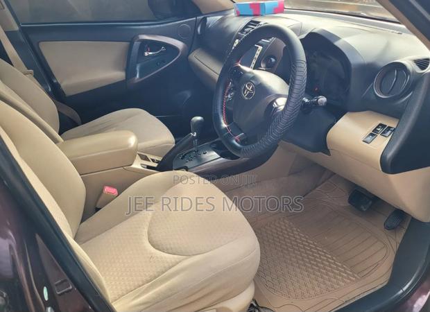 Toyota Vanguard 2011 Maroon