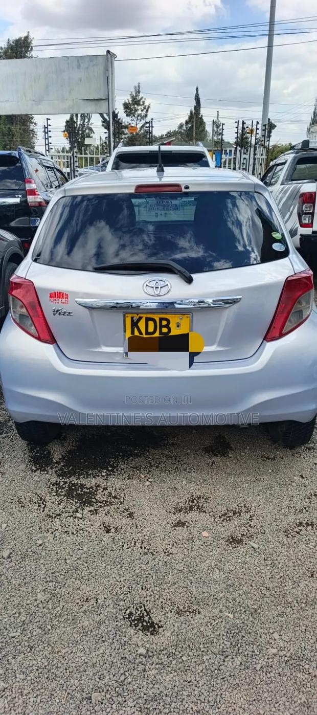 Toyota Vitz 2016 Silver