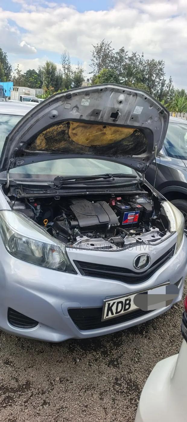 Toyota Vitz 2016 Silver