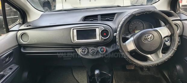 Toyota Vitz 2016 Silver