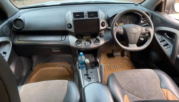 Toyota Vanguard 2012 White