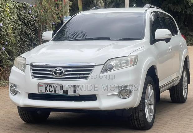 Toyota Vanguard 2012 White