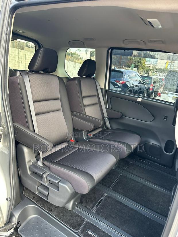 Nissan Serena 2019 Silver