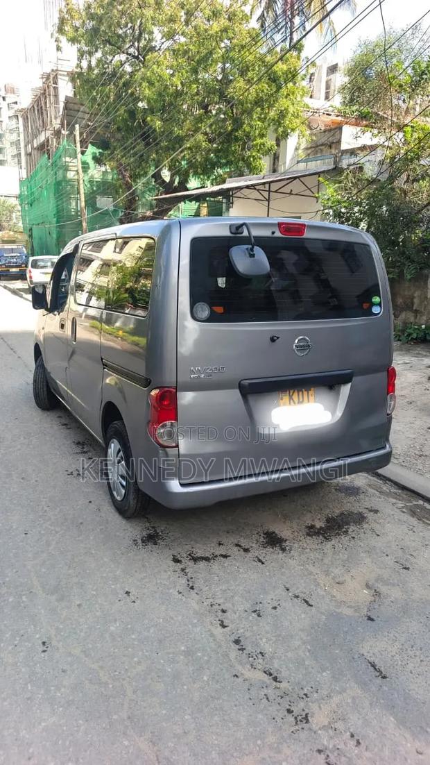 Nissan NP200 2018 Gray