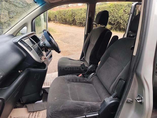 Nissan Serena 2009 Silver