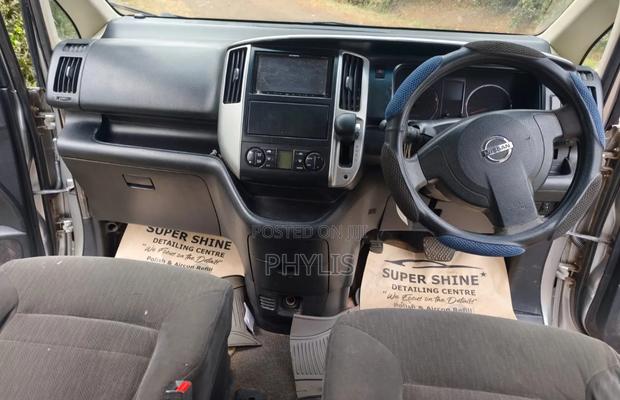 Nissan Serena 2009 Silver