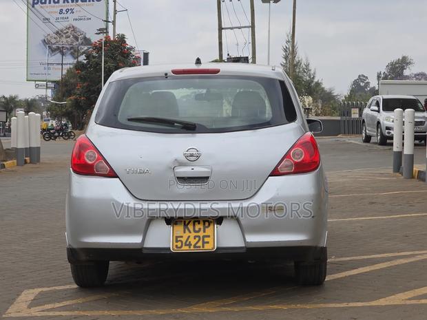Nissan Tiida 2010 Silver