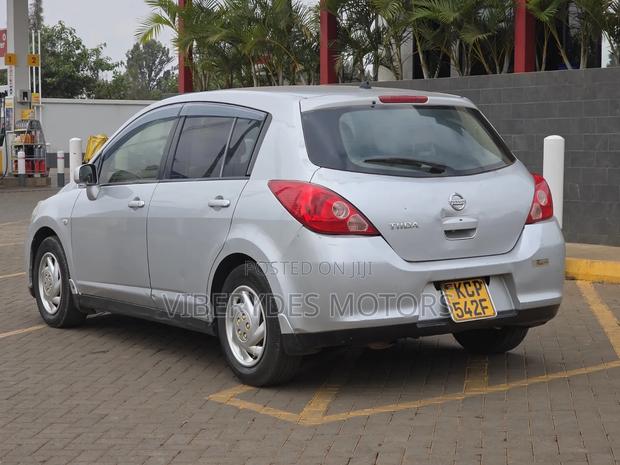 Nissan Tiida 2010 Silver