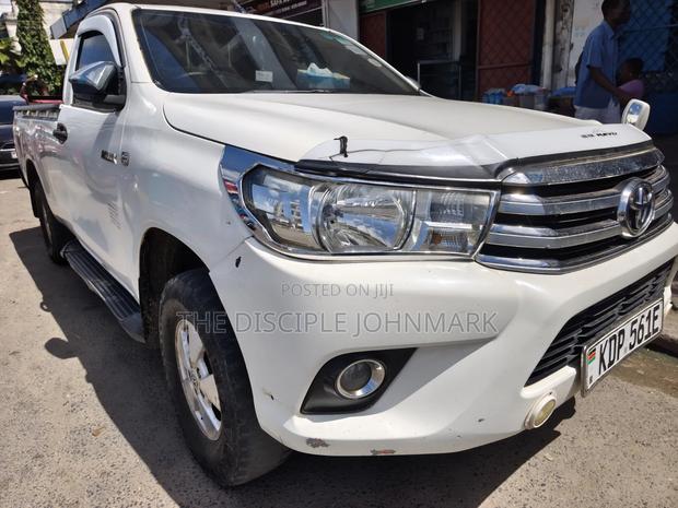 Toyota Hilux 2016 White